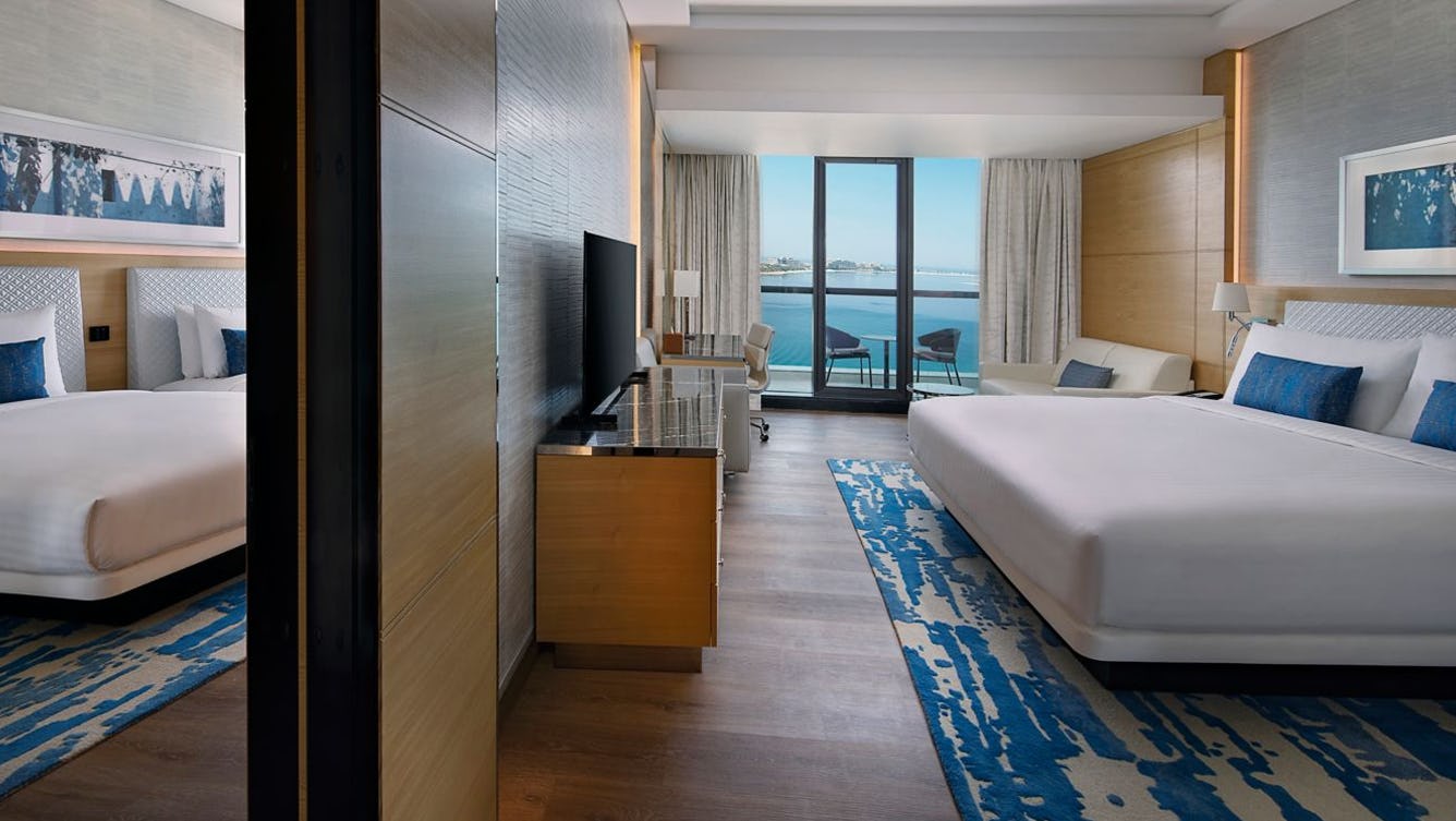 marriott-resort-palm-jumeirah-dubai-palm-deluxe-family-room_11474