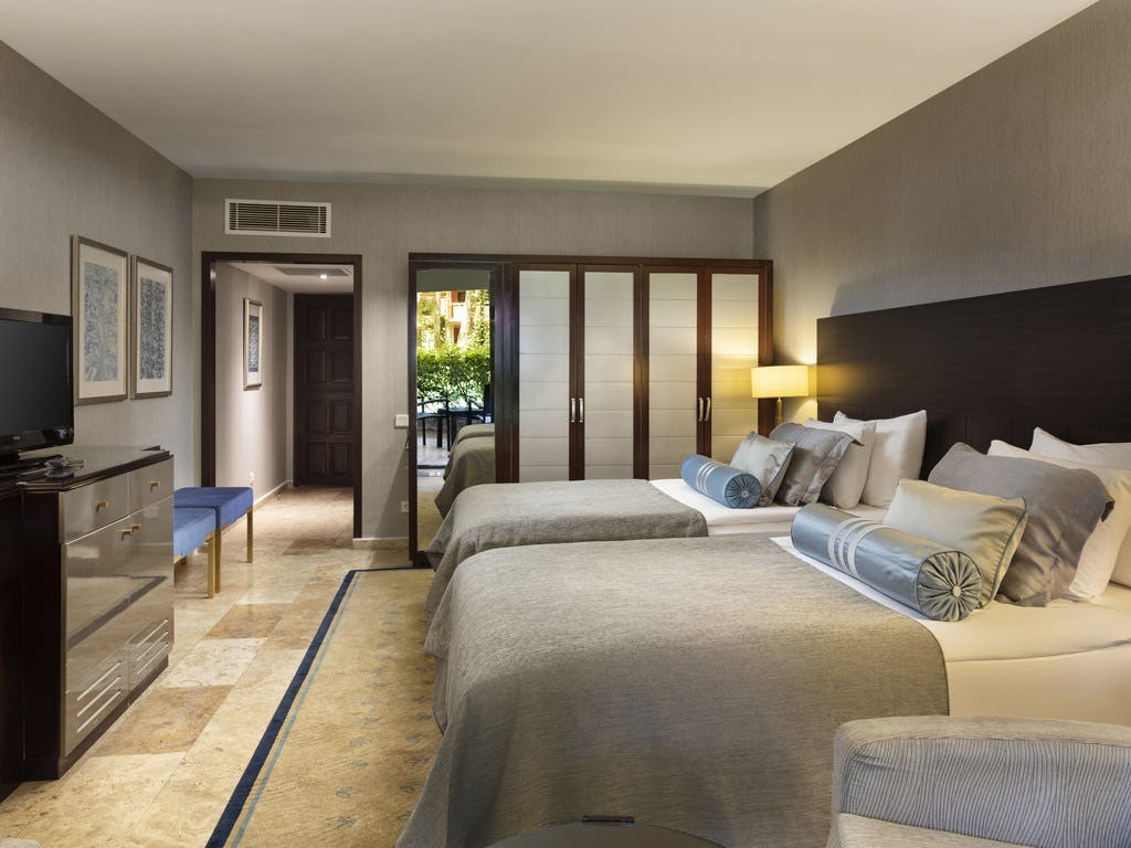 Deluxe Lifestyle Family Room