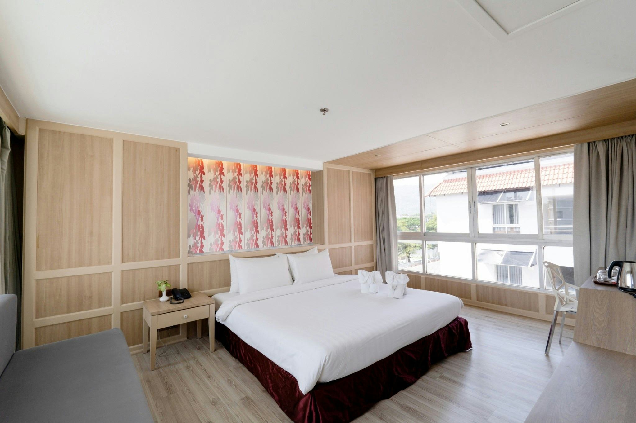 2 Bedrooms Lake Building