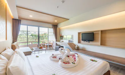 Deluxe Ocean Building (King Bed)