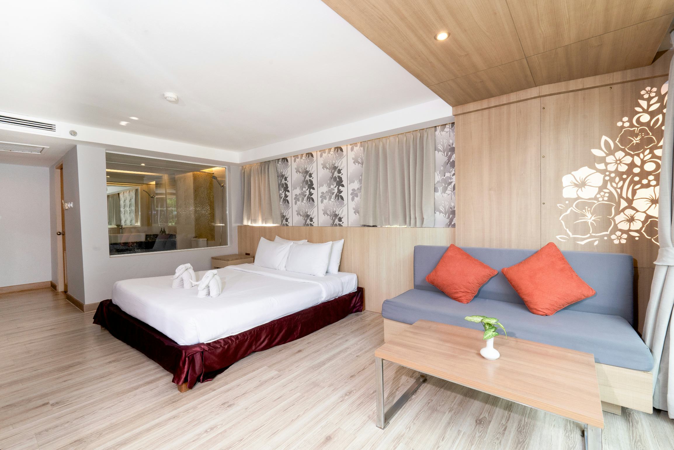 Superior Lake Building (King Bed)