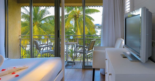 mauricia-beachcomber-resort-and-spa-suite_243