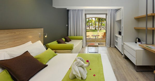 mauricia-beachcomber-resort-and-spa-superior-room_243