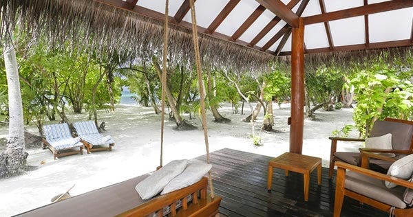 medhufushi-island-resort-beach-villa-02_201