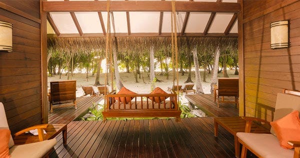 medhufushi-island-resort-beach-villa-suite-03_201