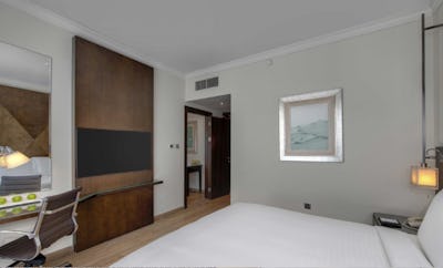 FAMILY ONE BEDROOM SUITE – KING AND TWIN BEDS