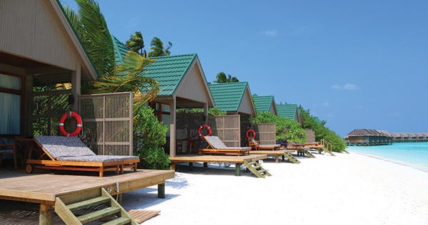 meeru-island-resort-and-spa-water-front-villas-01_202