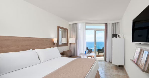 melia-calvia-beach-spain-melia-guestroom-front-sea-view-room_11456