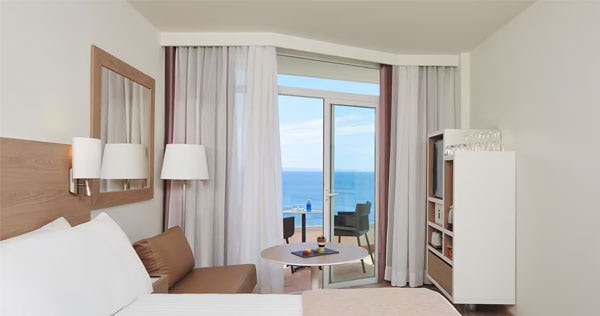 melia-calvia-beach-spain-melia-guestroom-side-sea-view_11456