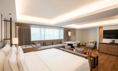 THE LEVEL PREMIUM CORNER ROOM