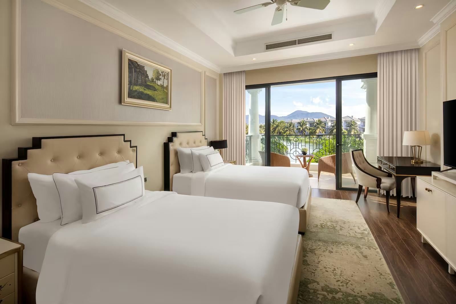 melia-vinpearl-cam-ranh-beach-resort-phu-quoc-vietnam-4-bedroom-villa-lake-view-with-private-pool-02_12817