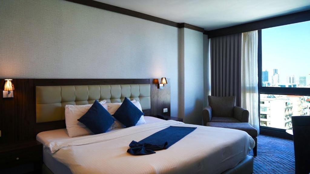 mena-tyche-hotel-amman-jordan-standard-king-room_10840