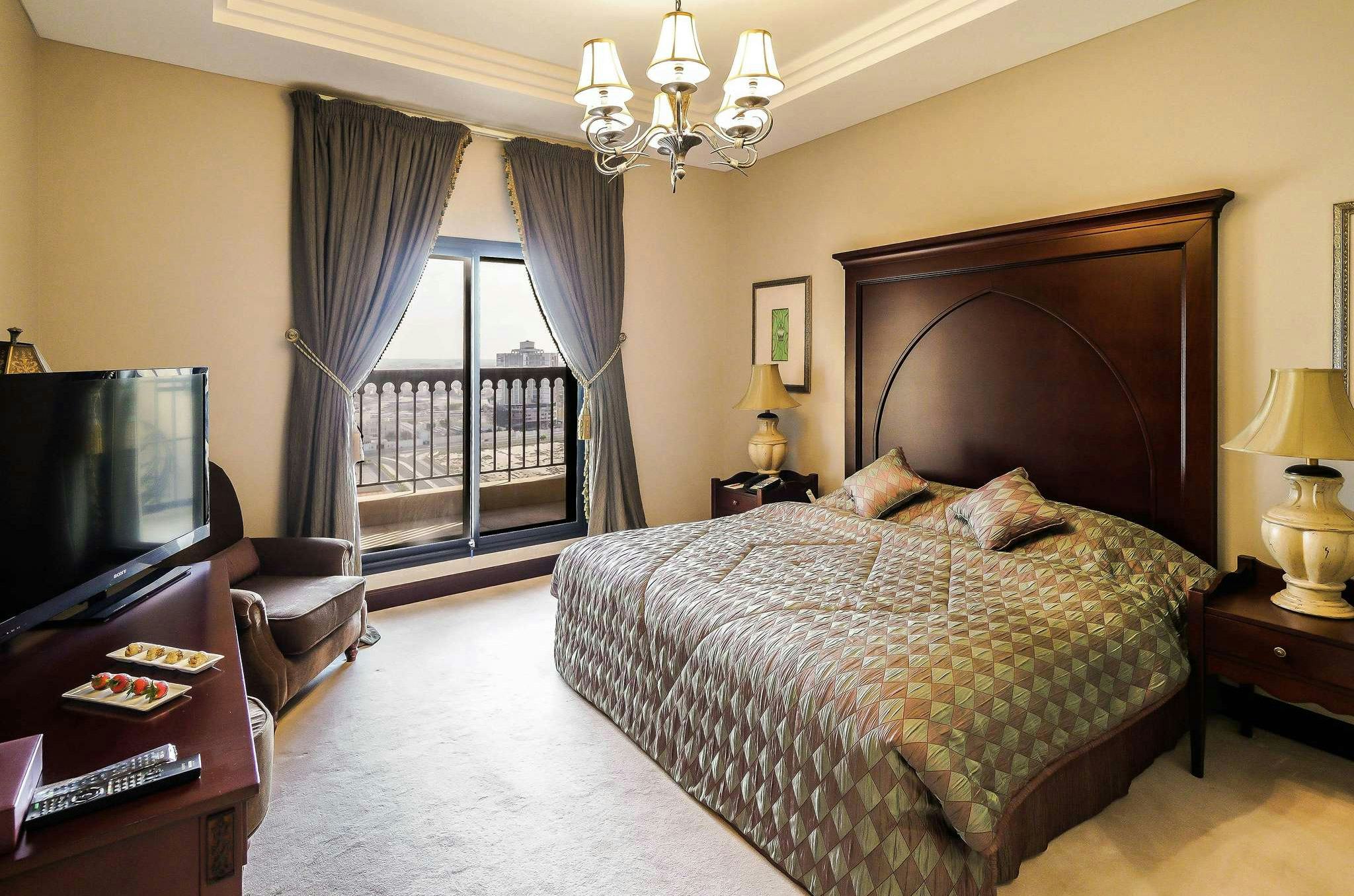 mercure-grand-hotel-seef-bahrain-penthouse-with-three-bedrooms-and-private-pool_8957