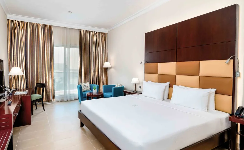 metropolitan-al-mafraq-hotel-abu-dhabi-deluxe-king-city-view_6877