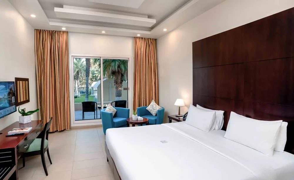 metropolitan-al-mafraq-hotel-abu-dhabi-studio-king-poolview_6877
