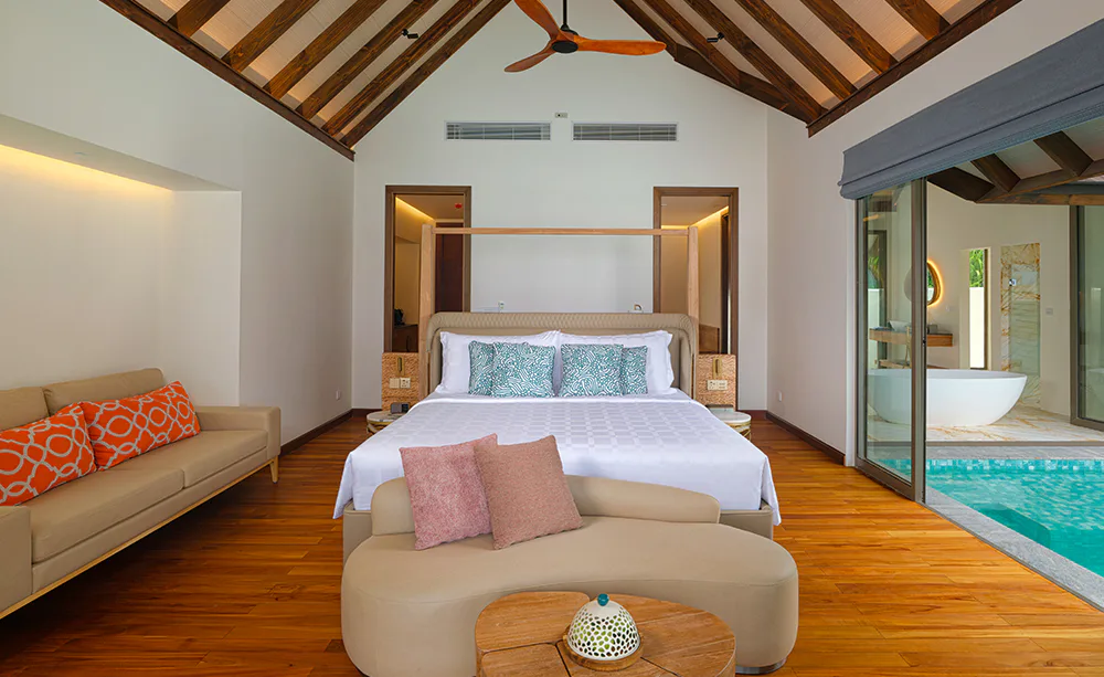 meyyafushi-maldives-resort-semi-ocean-pool-suite-01_13800