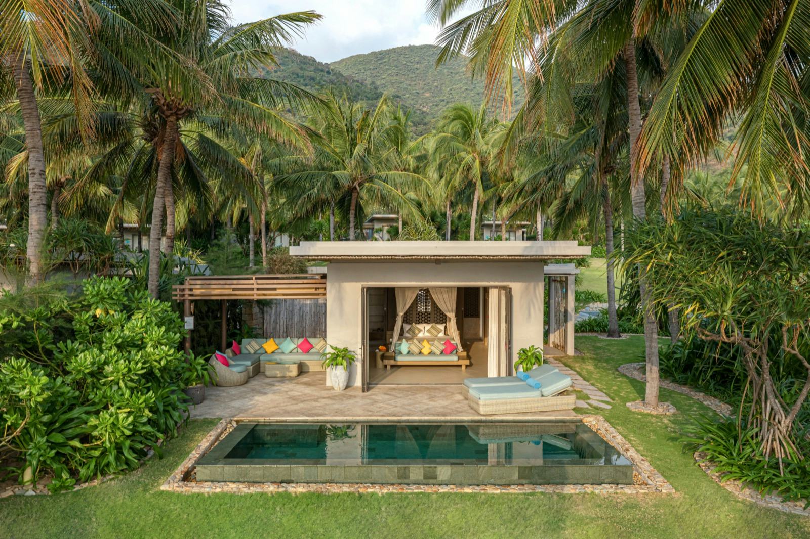 mia-resort-nha-trang-vietnam-beachfront-villa_5372