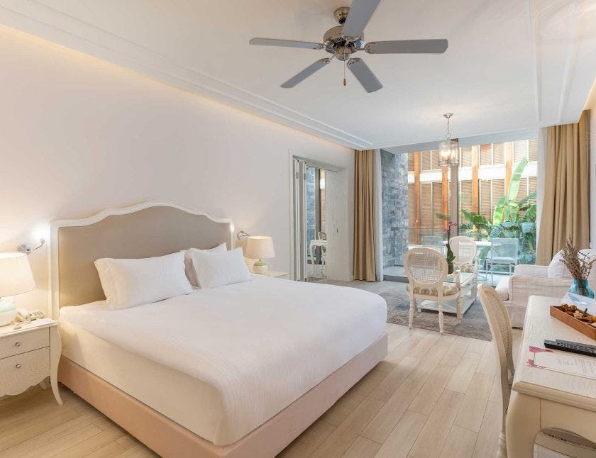 Exclusive Suite with Living Room