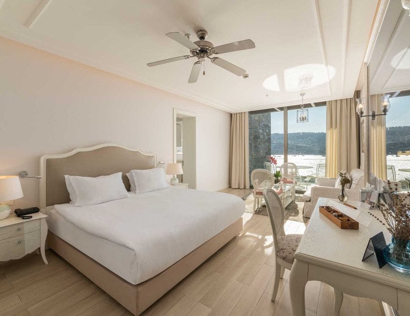 Exclusive Suite with Living Room Sea View