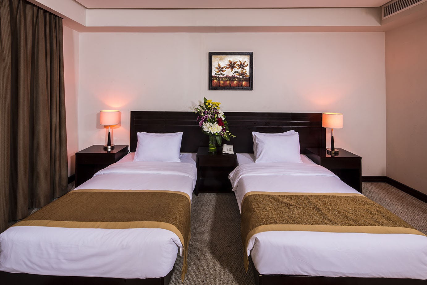 monroe-hotel-bahrain-deluxe-twin-01_8015