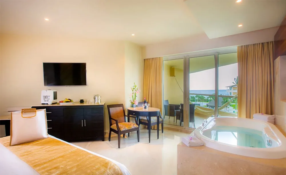 Superior Honeymoon Suite