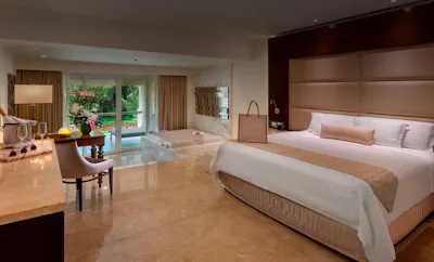 Grand Honeymoon Suite