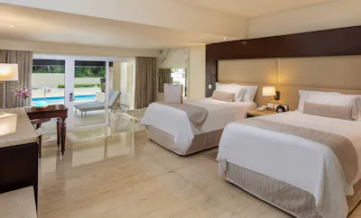 Grand Swim-Up Suite