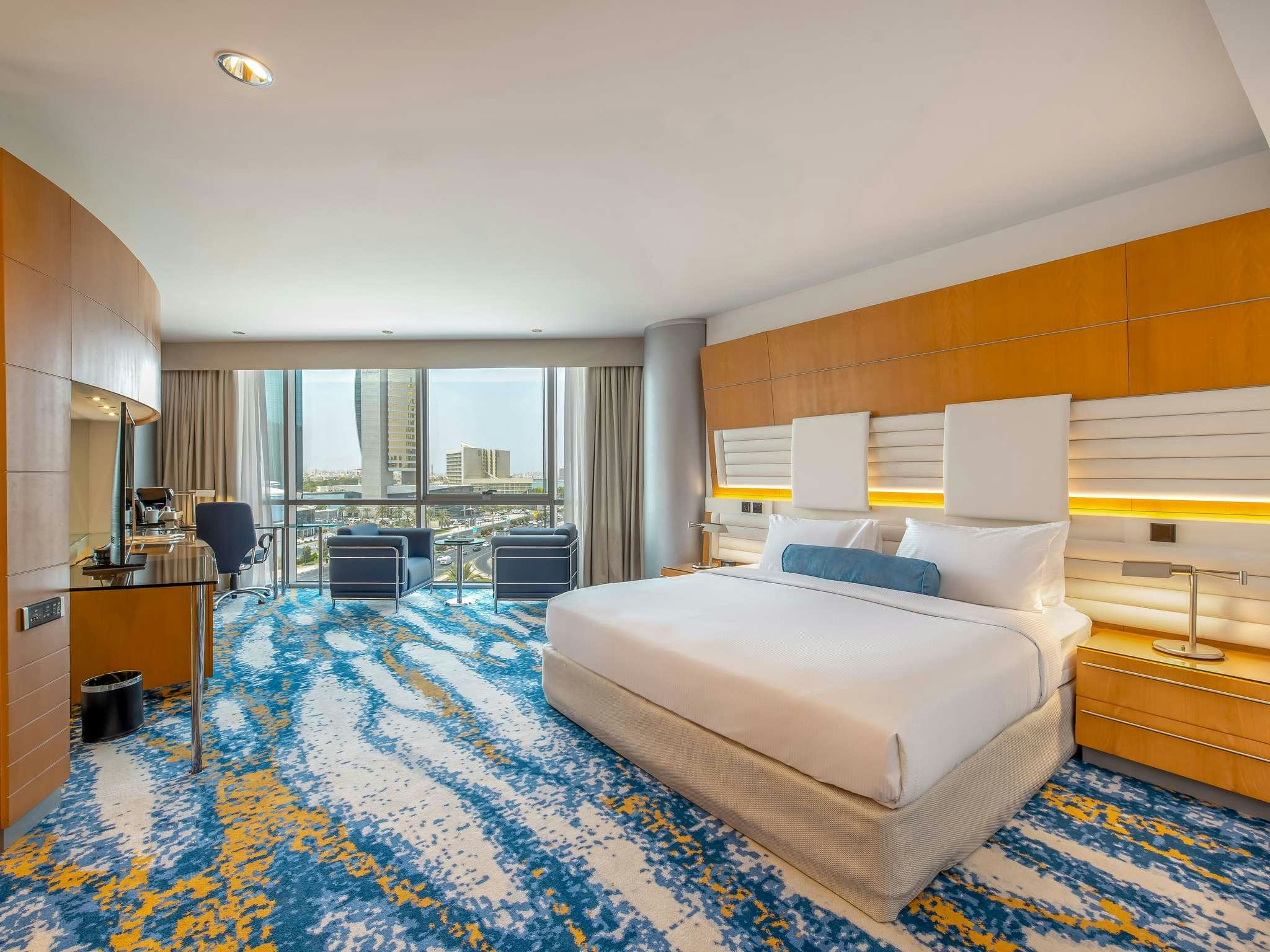 movenpick-dubai-creek-deluxe-room-with-1-king-size-bed_22