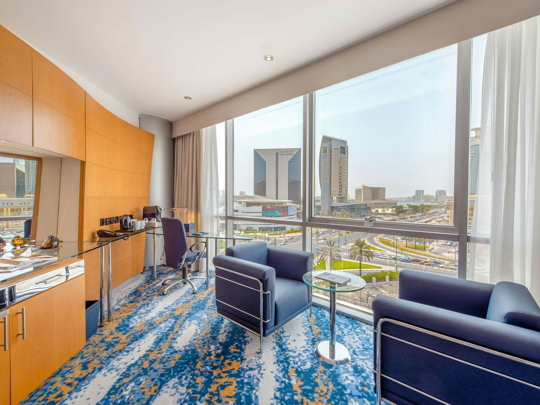 movenpick-dubai-creek-executive-suite-with-1-king-size-bed_22