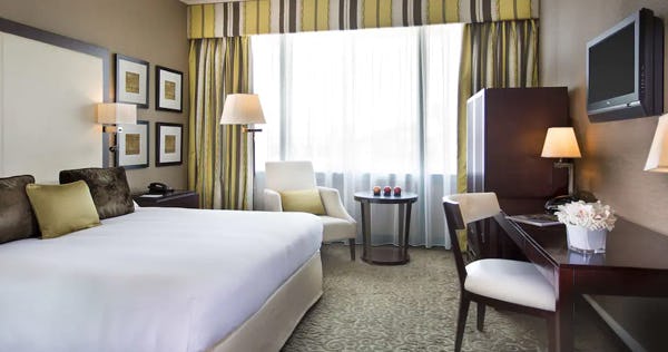 movenpick-grand-al-bustan-dubai-classic-room-with-1-king-size-bed_3134