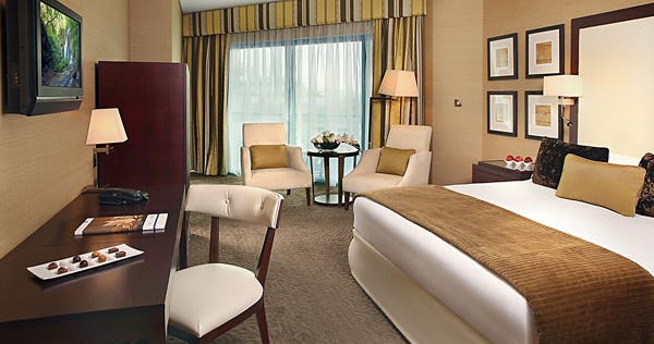 movenpick-grand-al-bustan-dubai-deluxe-room-with-1-king-size-bed-pol-view_3134