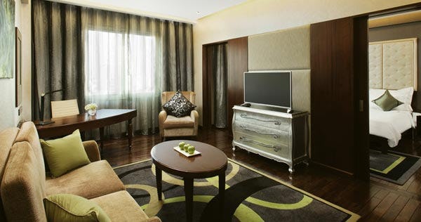 movenpick-hotel-hanoi-junior-suite-city-view-02_4910