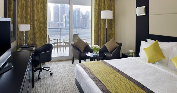 movenpick-hotel-jumeirah-lakes-towers-dubai-deluxe-king_3157