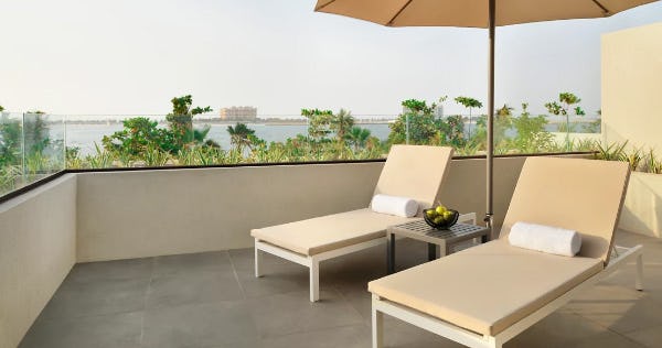 movenpick-resort-al-marjan-island-ras-al-khaimah-beachfront-junior-suite-with-private-terrace-03_11661