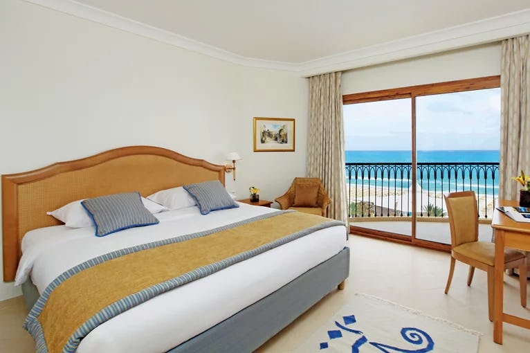 movenpick-resort-and-marine-spa-tunisia-junior-suite-sea-view-01_12475