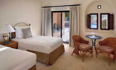 Premium Twin Pool View