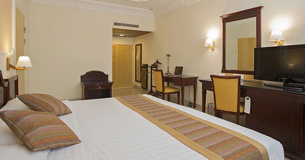 muscat_holiday-superior-deluxe-room-01_3959