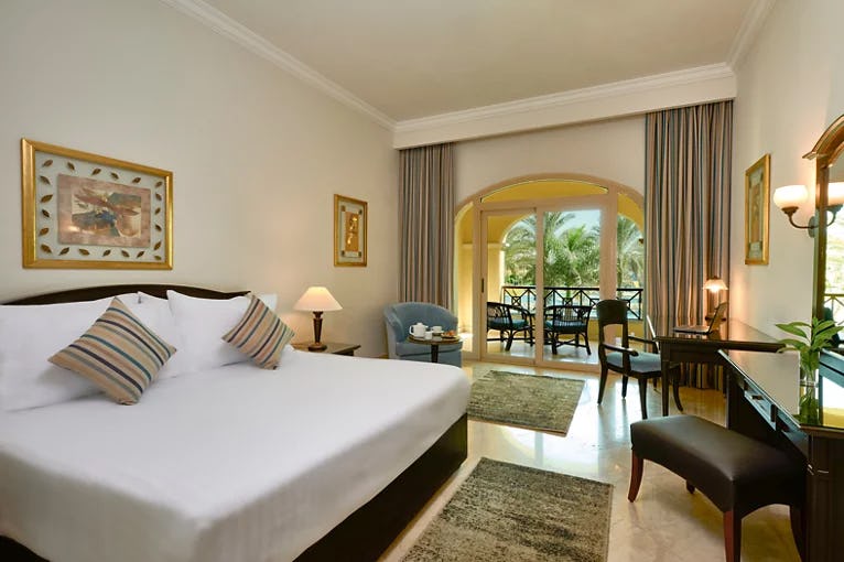 Deluxe King Garden & Pool View