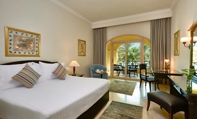 Deluxe King Garden & Pool View