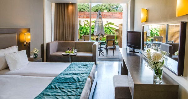 napa-plaza-hotel-cyprus-deluxe-room-inland-view-terrace_12837