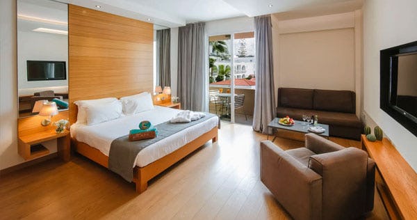 napa-plaza-hotel-cyprus-junior-suite_12837