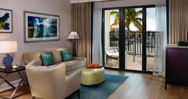 naples-bay-resort-and-marina-one-bedroom-suite-02_8606