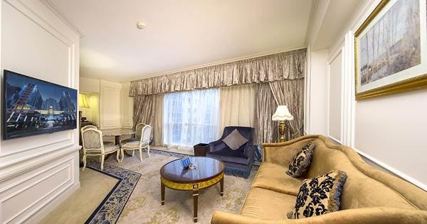 new-orient-landmark-hotel-deluxe-room-01_8679