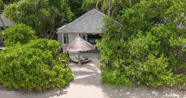 nh-collection-maldives-havodda-resort-sunrise-beach-villa-01_12343