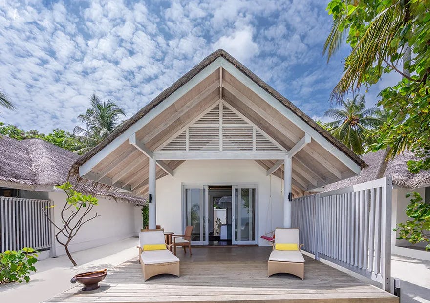 nh-maldives-kuda-rah-resort-beach-villa-with-private-pool-03_13187