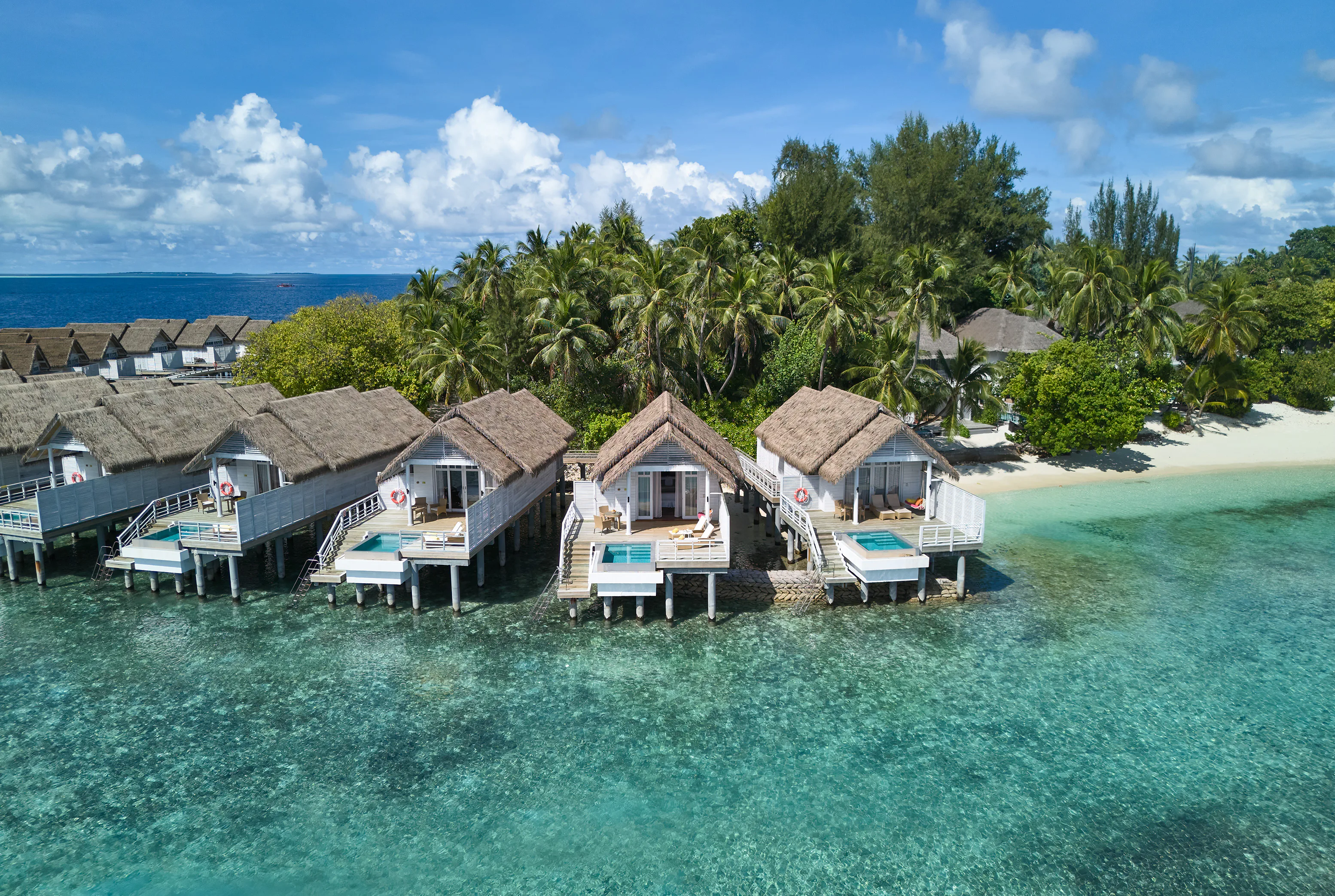 nh-maldives-kuda-rah-resort-overwater-villa-with-private-pool-01_13187