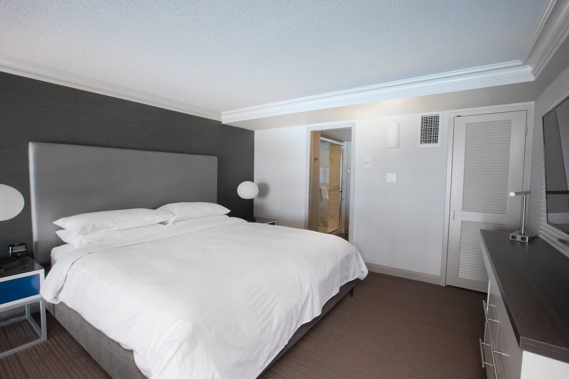 niagara-falls-marriott-on-the-falls-2-bedroom-bi-level-suite-01_10691