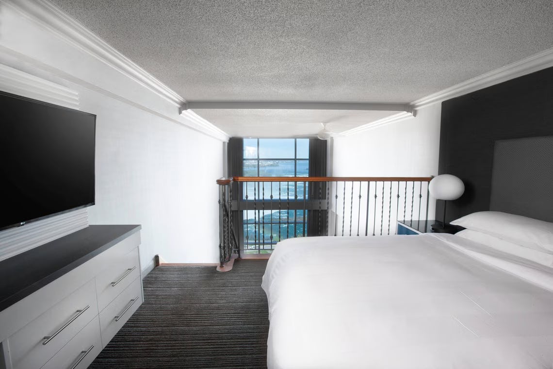 niagara-falls-marriott-on-the-falls-2-bedroom-bi-level-suite-02_10691