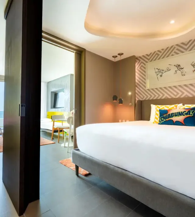 nickelodeon-resort-riviera-maya-mexico-penthouse-swim-up-oceanfront-king-suite-01_13465