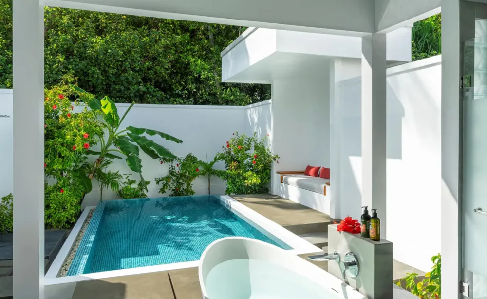 niva-dhigali-maldives-beach-suites-with-garden-pool-02_13698